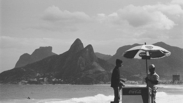 Fotos mostram como os astros do passado curtiam a praia