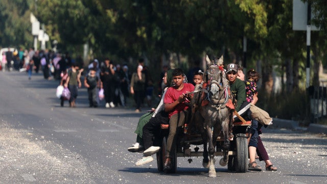 Novo bombardeio a campo de refugiados em Gaza deixa dezenas de mortos, diz Hamas