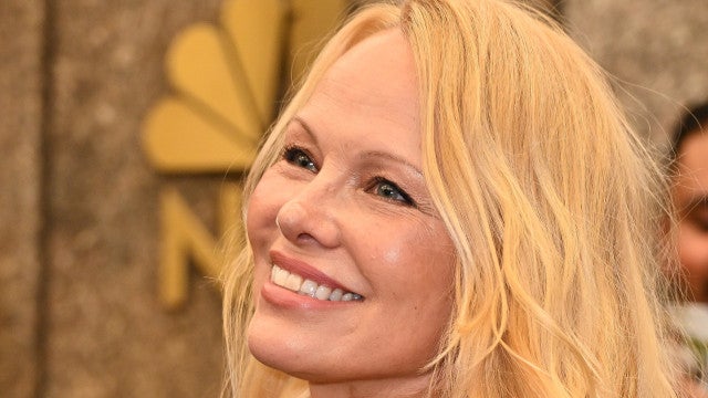 ‘É libertador e também um pouco rebelde’, diz Pamela Anderson sobre não usar maquiagem