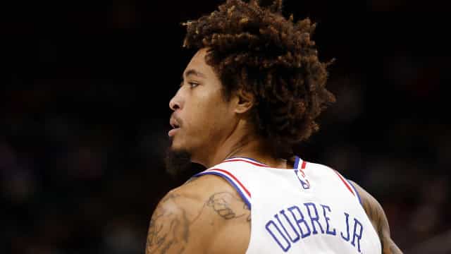 Jogador da NBA é atropelado; condutor fugiu do local