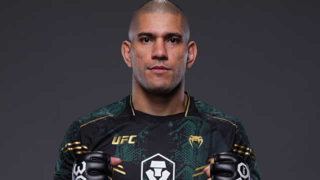 Alex Poatan conquista título meio-pesado do UFC em combate histórico