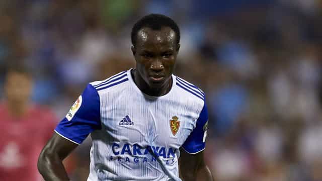 Atacante ganês Raphael Dwamena morre em campo na Albânia aos 28 anos