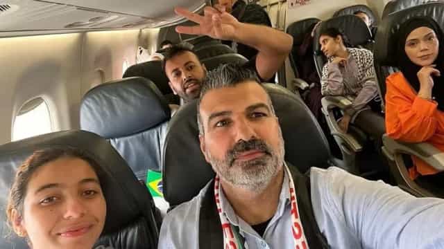 Avião da FAB com grupo de brasileiros que deixou Gaza decola rumo ao Brasil