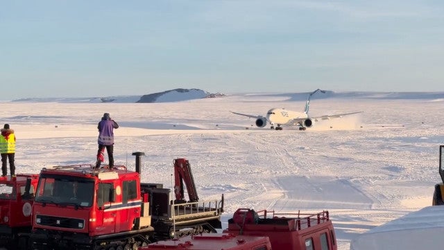 "Momento histórico": boeing 787 pousa pela primeira vez na Antártida 