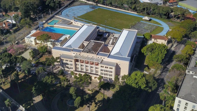 Pai de estudante denunciado por racismo dá voz de prisão à mãe da vítima em escola de Curitiba