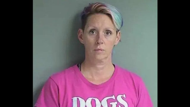Mulher entrega arma a mãe com demência: "Ser cuidadora é difícil"