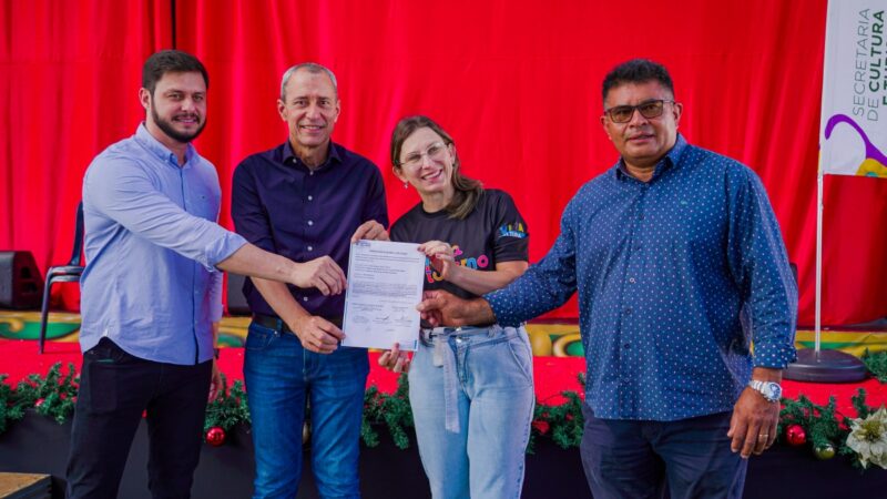 Prefeito assina ordem para construir museu histórico, entrega van para secretaria e firma convênio com o Estado em Lucas