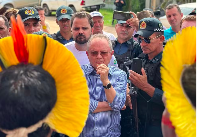 Audiência para discutir ferrovia Sinop-Miritituba é marcada por tensão e protesto de indígenas