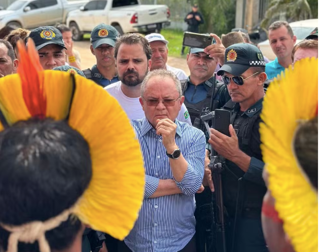 Audiência para discutir ferrovia Sinop-Miritituba é marcada por tensão e protesto de indígenas
