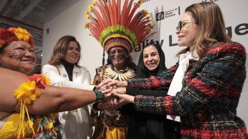 Presidente de conselho de mulheres dos Emirados Árabes elogia Virginia e programas sociais de MT durante a COP 28