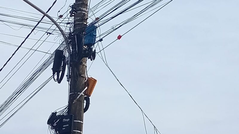 Vereador Zilmar quer resolver o problema dos emaranhados de fios de internet nos postes