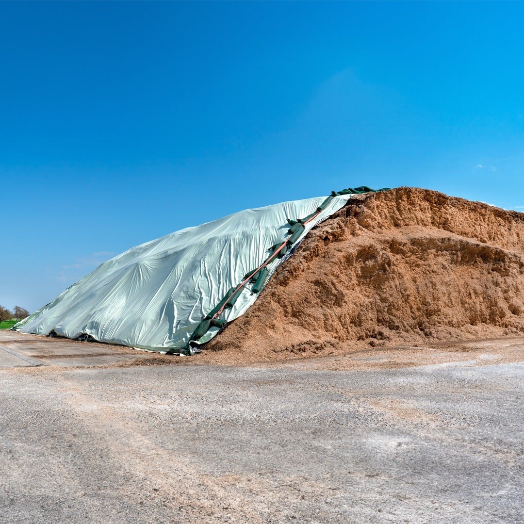 Lonas de armazenamento garantem qualidade para a silagem de capim