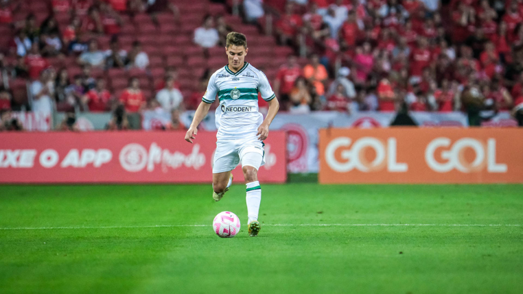 Cria da base, Natanael prevê ‘ano de reconstrução’ no Coritiba e fala de objetivos para 2024