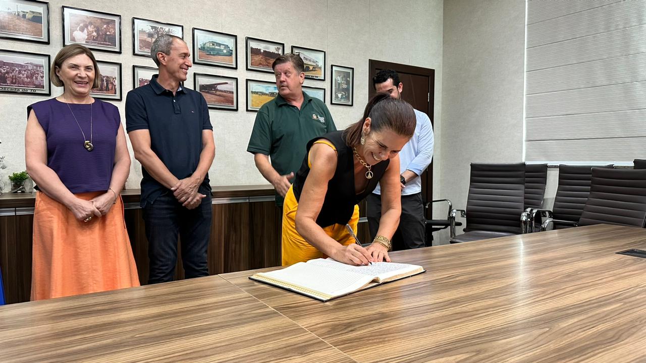 Miguel e vice se licenciam e Sandra Barzotto será a primeira mulher a chefiar prefeitura de Lucas do Rio Verde