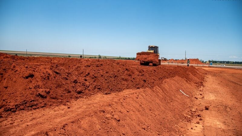 Fiscais de prefeitura embargam obra da ferrovia Rondonópolis-Cuiabá-Nova Mutum-Lucas