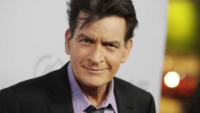 Mulher invade casa de Charlie Sheen e tenta estrangular ator