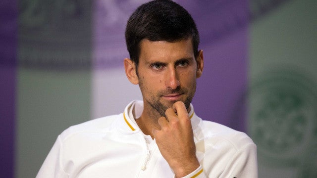 Djokovic doa par de tênis autografado para ‘turbinar’ projeto social brasileiro