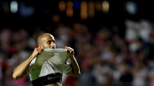 Presidente do São Paulo diz estar otimista para renovar com Lucas Moura