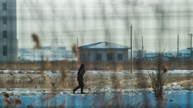 Cerca de 600 norte-coreanos ‘desaparecem’ após serem deportados da China