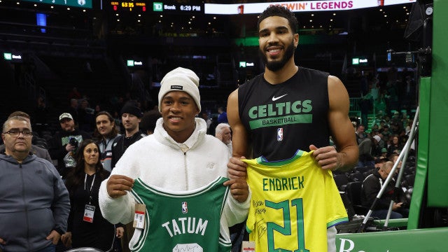 Endrick se encontra com Jayson Tatum e troca uniformes da seleção e Celtics com astro da NBA