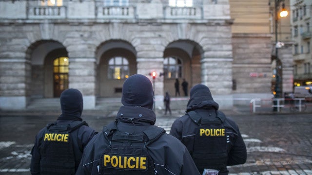 Polícia tcheca revê para 14 total de mortes em ataque em universidade
