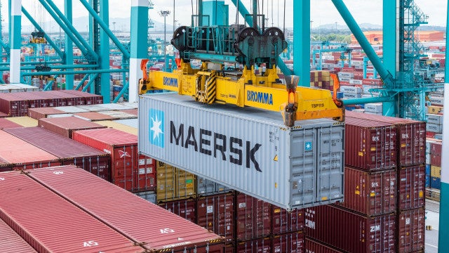 Maersk diz que vai retomar embarques pelo Mar Vermelho