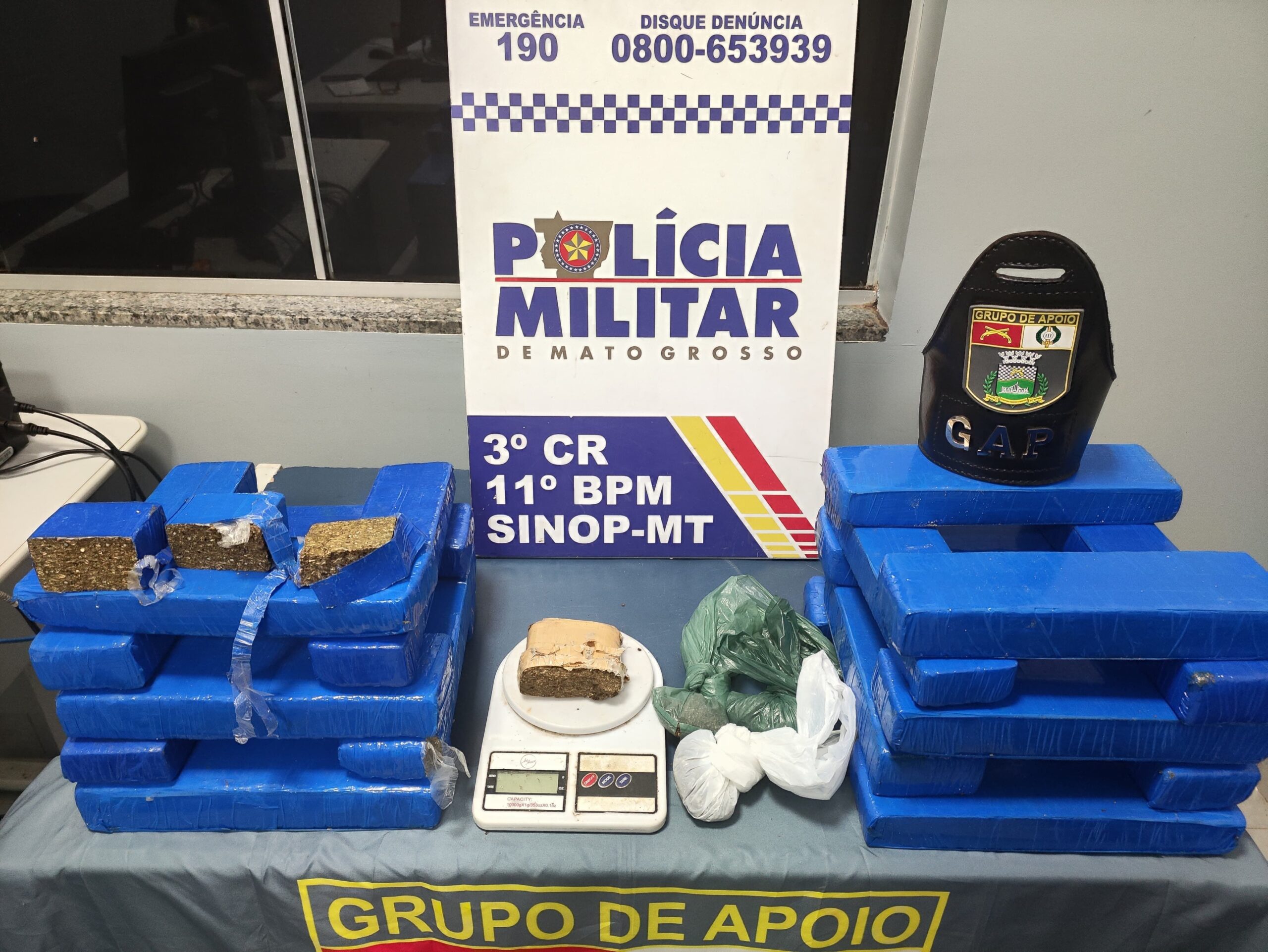 Dupla é presa pela Polícia Militar com 20 quilos de maconha