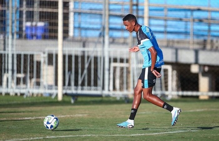 Após ser contratado em definitivo pelo Grêmio, André Henrique espera um 2024 ainda melhor pelo tricolor