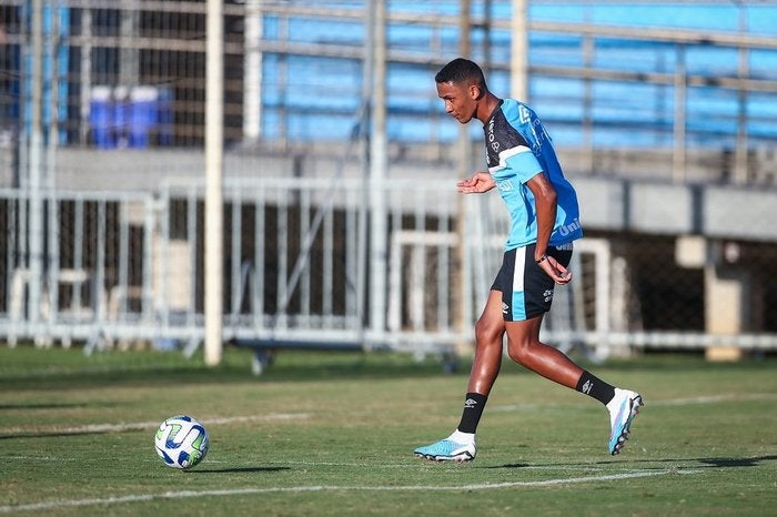 Após ser contratado em definitivo pelo Grêmio, André Henrique espera um 2024 ainda melhor pelo tricolor