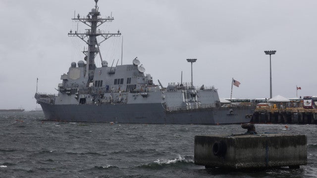 EUA abatem míssil disparado por Hutis contra navio militar norte-americano