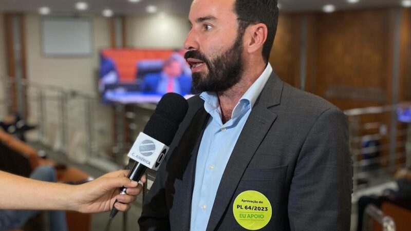 Deputados aprovam PLC que permite realocação de Reserva Legal para mineração; presidente da Fecomin comemora