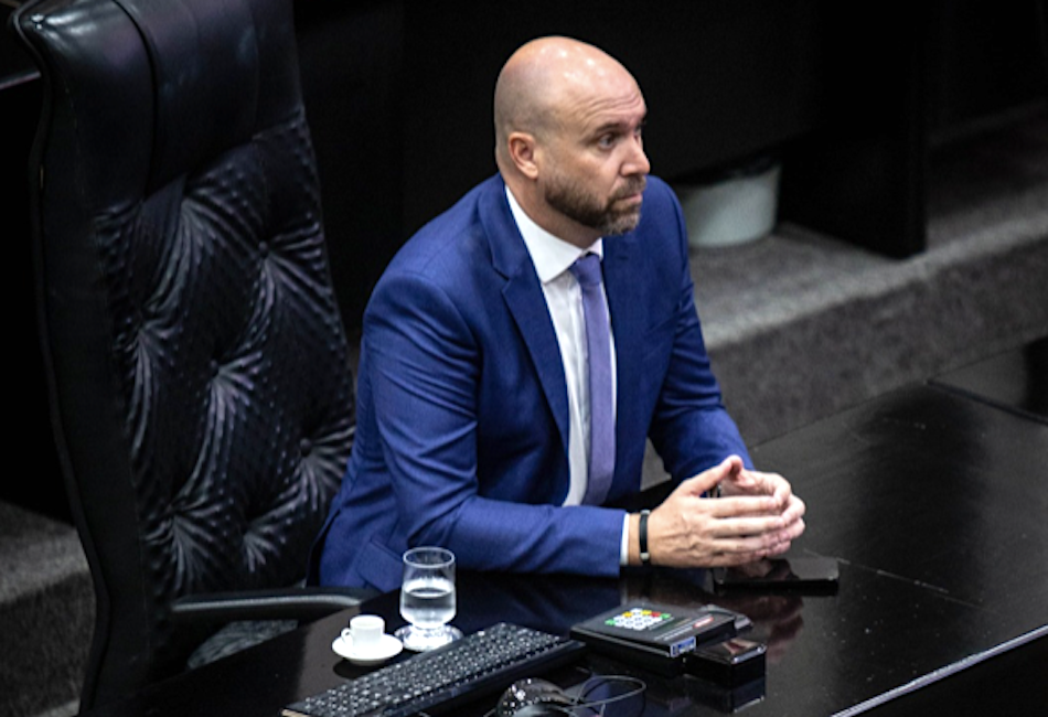 Deputado critica prefeito após intervenção na Saúde em Cuiabá; “põe a mão vira confusão”