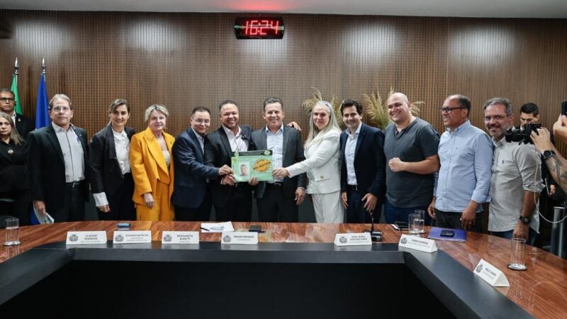 Governo de Mato Grosso lança CNH Social que irá pagar carteira de motorista para pessoas de baixa renda