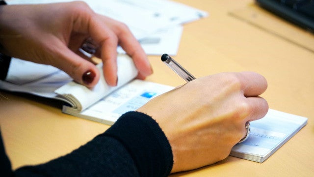 Uso de cheques no Brasil cai 95% desde 1995