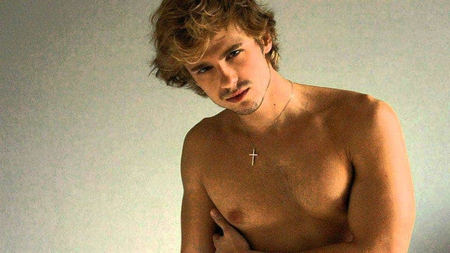 Daniel Erthal, ex-ator da Globo, vende bebidas pelas ruas do RJ