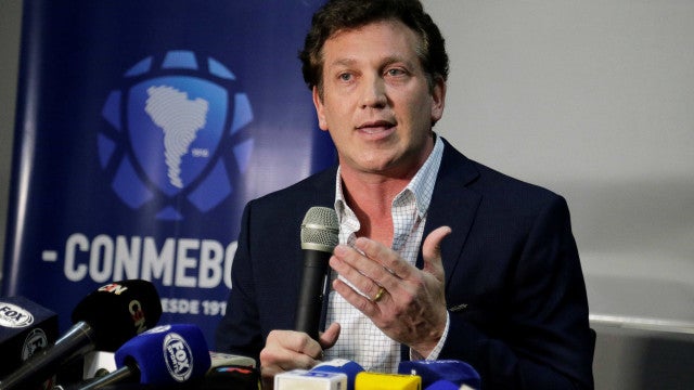 Presidente da Conmebol anuncia casas nas redes e seguidores brincam: ‘Não tá fácil pra ninguém’