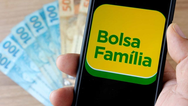 Caixa paga novo Bolsa Família a beneficiários com NIS de final 2