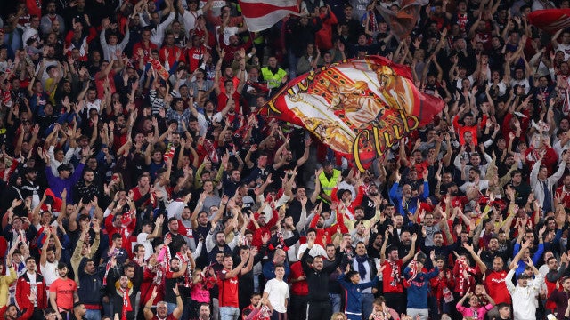 Luto no futebol espanhol: 3 torcedores do Sevilha morrem em acidente