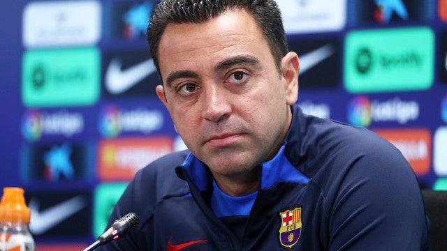 Pressionado por derrota, Xavi anuncia que vai deixar o Barcelona: ‘Energia está caindo’