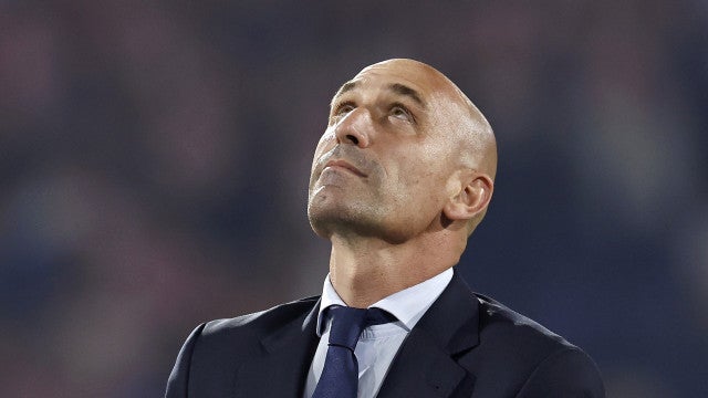 Justiça espanhola decide julgar Rubiales por beijo não consentido em jogadora da seleção