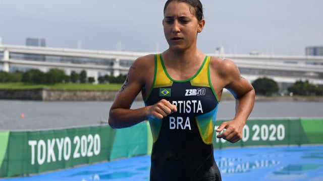 Triatleta passa por procedimento, mas já respira sem aparelhos, diz novo boletim médico