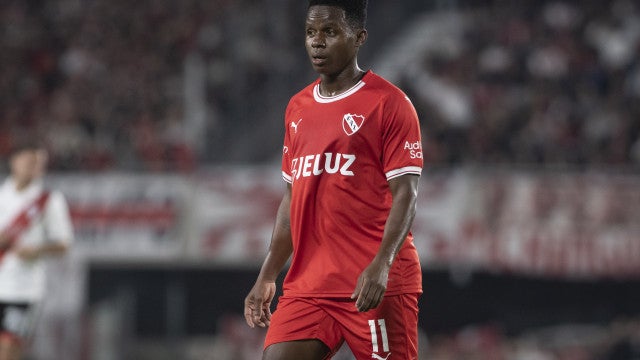 Cazares ganha chance no Santos após passagem discreta pelo América-MG