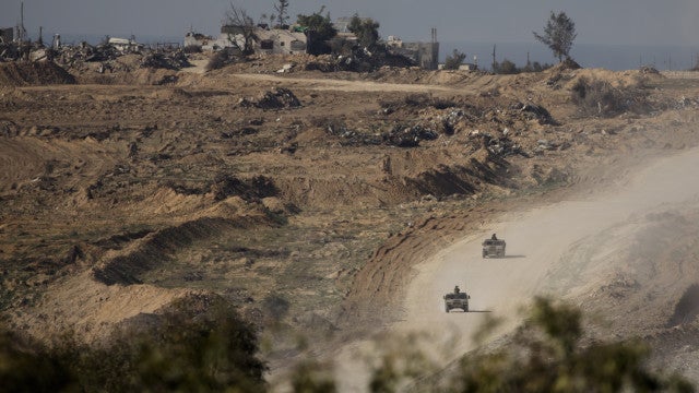 Israel reforça ataques no sul de Gaza e diz ter desmantelado Hamas na região norte
