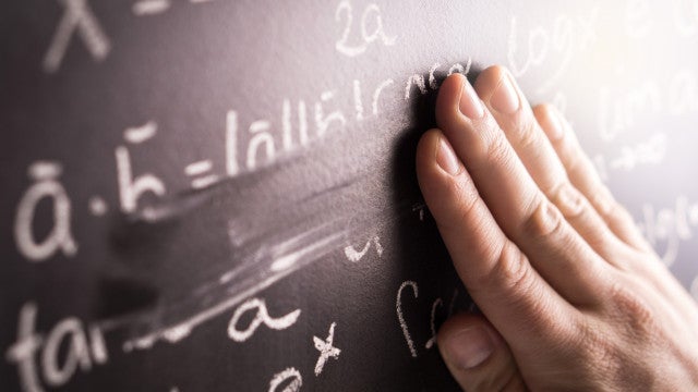 Professora deseja que alunos tenham em "2024 broncopneunomia fulminante"