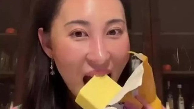 Mulher come uma barra de manteiga e 22 ovos todos os dias