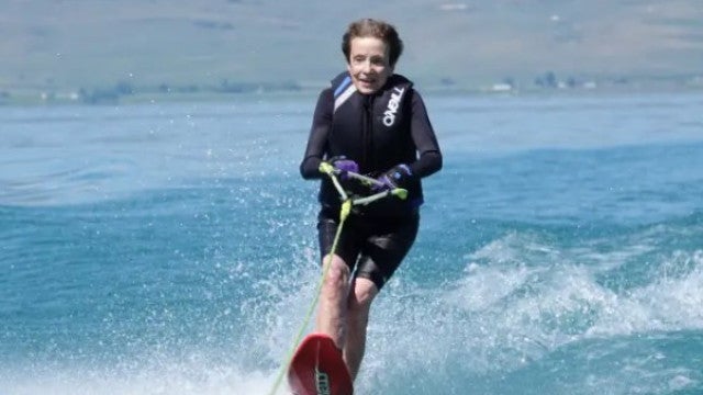 Norte-americana de 92 anos é a mulher mais velha a praticar ski aquático