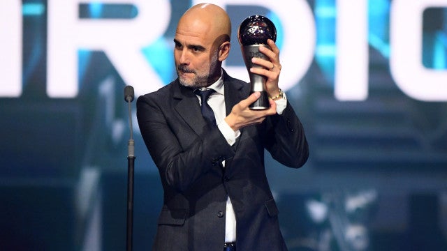 Guardiola é eleito o melhor treinador do ano e solta palavrão: "F***"!