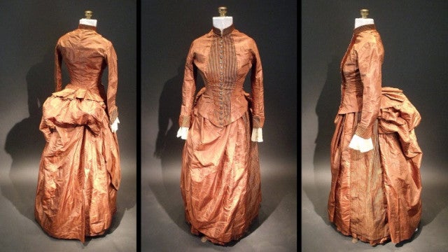 Mulher compra vestido antigo e acha carta escondida em bolso secreto