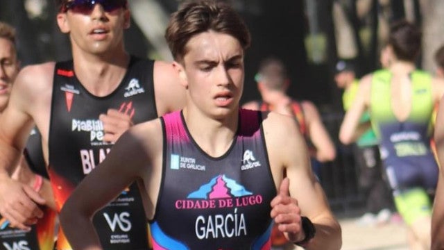 Triatleta de 17 anos se choca com carro em treino e fica em estado grave