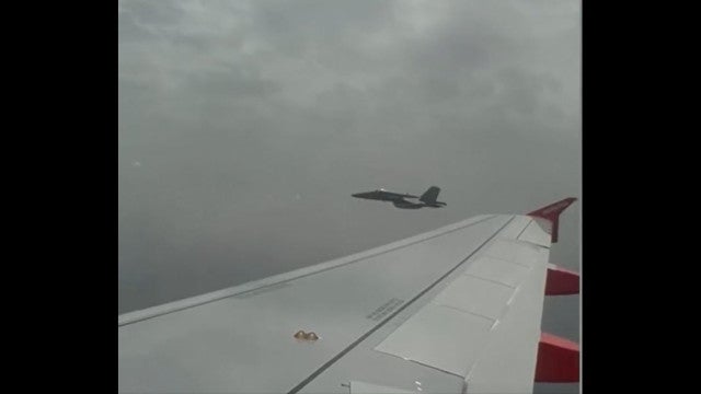 Jovem que brincou sobre bomba em avião e fez ativar caça F18 é absolvido